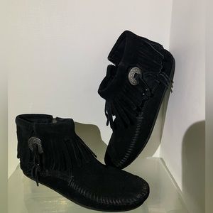 Minnetonka Black Suede Fringe with Concho Booties with Zipper